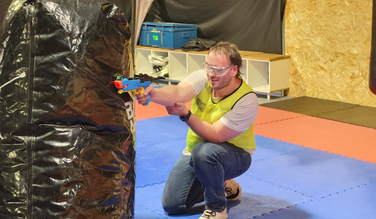 un joueur de Nerf pendant le Team building STEFANINI